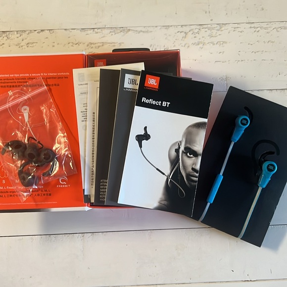 JBL Synchros Reflect BT Wireless Sport Headphones - Picture 3 of 7